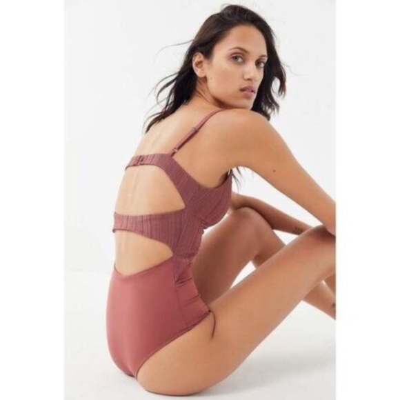 NWT Tavik [ Small ] Penelope Slinky Rib One Piece Swimsuit‎ in Berry - Picture 9 of 11